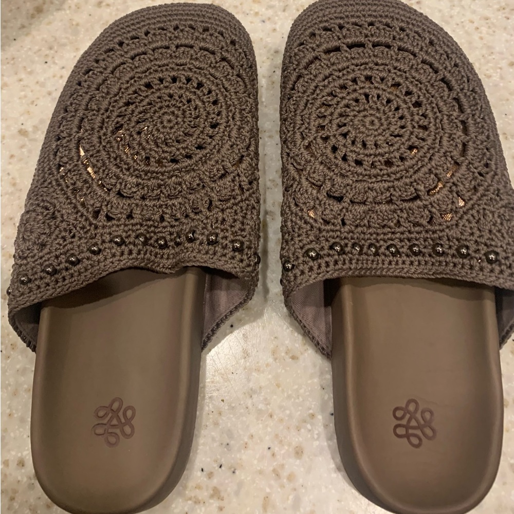 The Sak Brown Crochet Slippers